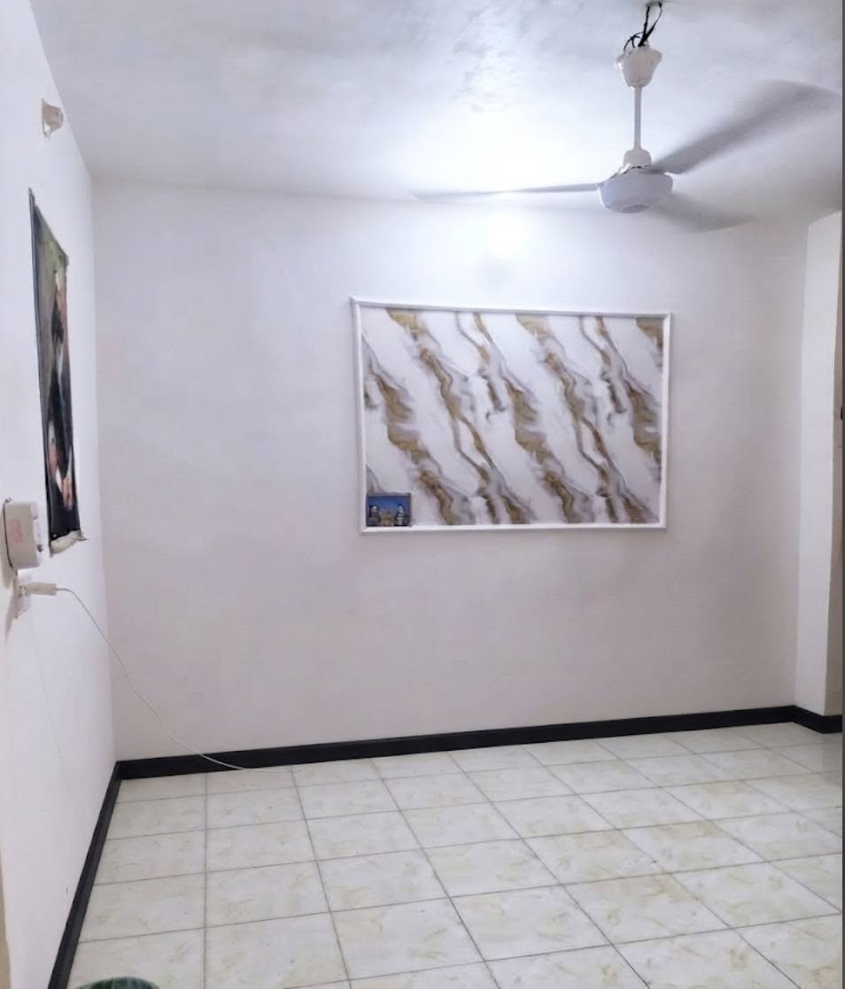 السلام عليكم بيت للبيع زراعي سند25 قطع ابو عادل
المكان/الحله ابو خستاوي نهاية شارع الغسل اول بيت بالشارع وره البزل قرب اسواق ريحانة 
المساحه/105 متر 
الواجهه /7
النزال/15
تفاصيل البيت/
 استقبال /المساحه 6×4 
صاله /3.5×3.5
غرفه الطابق الارضي / 4×3.5
صحيات 
مطبخ 
الطابق الثاني غرفه المساحه /5×4 
البيت متكون من سطحين كامل مطبك فرشي 
البيت كامل وبناء جديد ونظيف 
ملاحظه /البيت داخلي بدون طارمه 
للاستفسار الرجاء الاتصال على الرقم/
للاتصال/***********
للواتساب/***********
