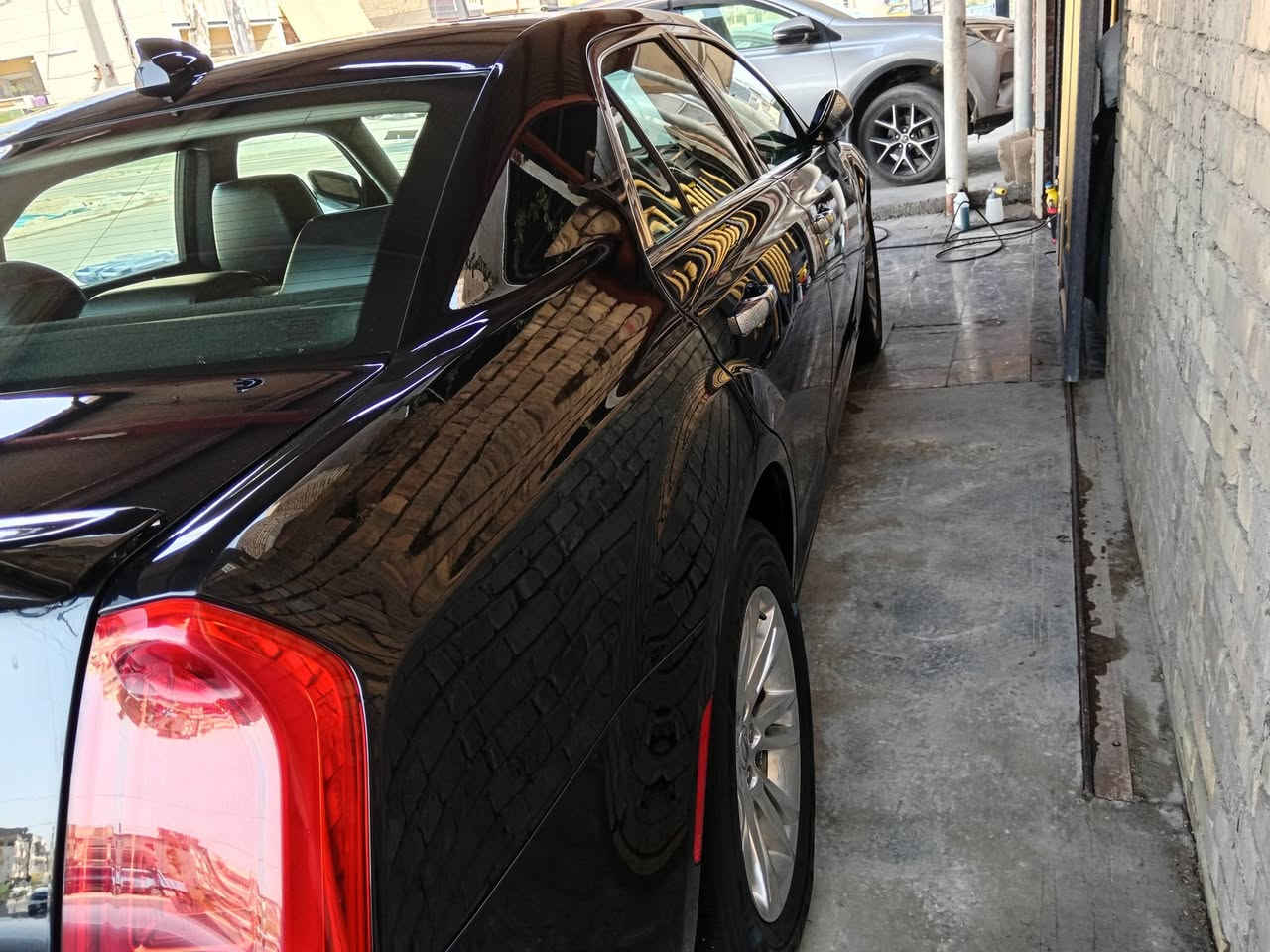 اللبيع كرايسلر 300 C موديل 2016 🇺🇸
🔹 الفئة: C 🔹 المحرك: 3.6L V6 🔹 اللون: أسود  🔹 العداد: 79,684 ميل 🔹 وارد أمريكي كلين بدون حادث
المواصفات: ✅ داخلية جلد أسود 
✅ كاميرا خلفية
✅ تشغيل بصمة عن بعد
✅ مثبت سرعة
✅ مكيف ثلج +تدفئه وتبريد مقاعد
✅ السيارة نظيفة جدًا من الداخل والخارج
✅ محرك وكير بحالة ممتازة جدا
✅ جاهزة للاستخدام ولا تحتاج أي مصروف.
✅بانوراما
✅برده خلفيه
✅ستيرن كهربائي 

💰 السعر: (245$)
📞 للاستفسار والمشاهدة التواصل على الخاص أو الاتصال.***********
عنوان السياره بغداد
