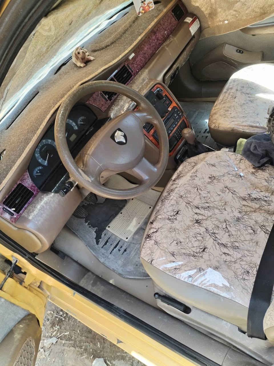 السلام عليكم اخوان سمند موديل 2011 جاهزة محرك وكير فرنسي مكفولات تايرات نصاف صدر امامي وخلفي حتى الدبلات نفض مابيه اي نقص  بيه طخة بل جاملغ الخلفي وصبغ وبيه خياس بل دوسات   مثل ماموضح غرفتها مدوشمة تبريد ثلج السيارة بسمي ومصفرة هيئة وغرامات ورقم وسنوية جدد كبل عقد مروري   مكاني بغداد طريق جزيرة بغداد السياحية
عارضها ب35  وبيه مجال شي بسيط ***********
