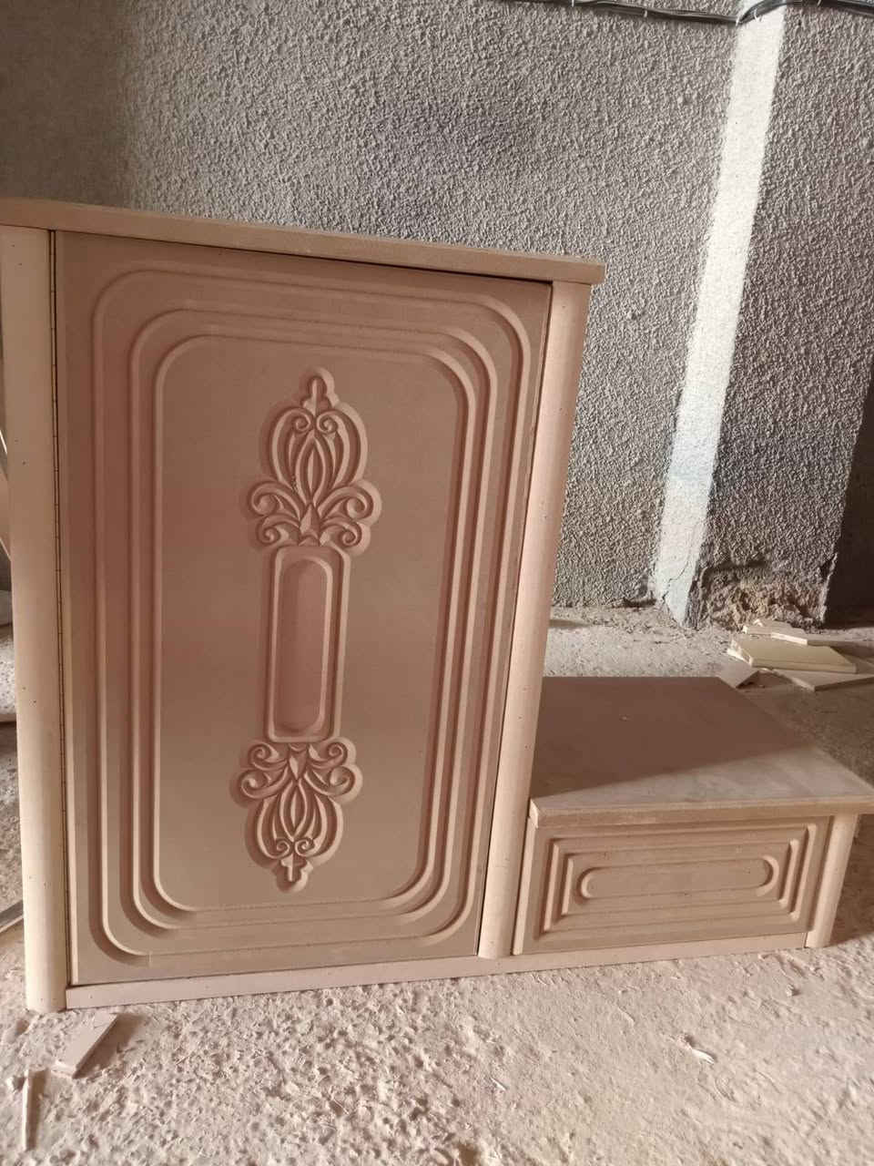 السلام عليكم اخوان اني عندي معمل نجارة اشتغل غرف نوم شغل نظيف درجة أولى ابيع عظم حسب الطلب حاليا عندي 11 غرفة موديلين ناشر نموذج الهن داخل البوست مصبوغات  الي حاب يشتري   يتواصل   وياي واتساب ***********

