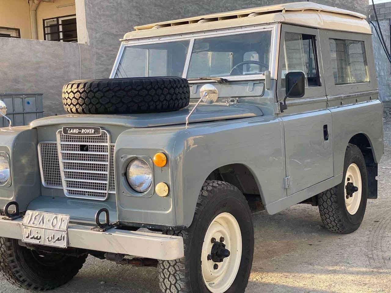 Land Rover
کلاسیک بەشەرتی هەموو شتێ 
مەدەنی گێر مەکینە ئارمی سلێمانیە 
کامل مەسرەف کراوە دەبل ئەکسل بێکشێە و مالی دۆستە لە سلێمانیە 
رەقەم تەلەفون:***********

