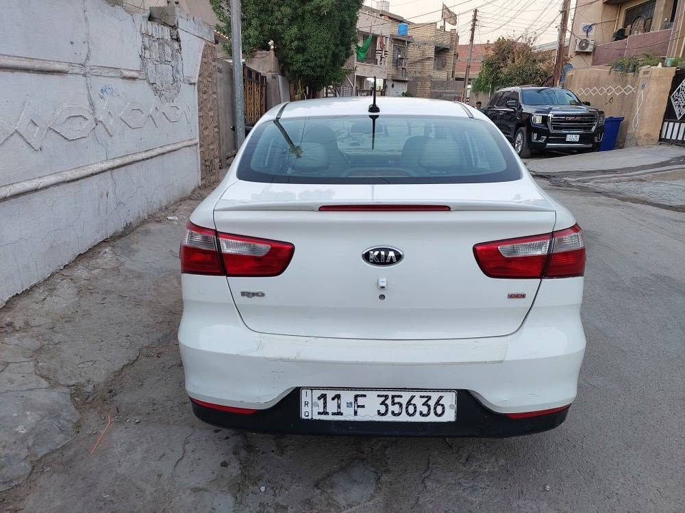 السلام عليكم كيا ريو موديل ٢٠١٦ محرك ١٦٠٠ GDi تدفئة وتبريد ثلج بمعنى الكلمه كهربائيات كلهه تشتغل داخل نظيف جدا صدر امامي وخلفي ممتاز تخم تاير نظيف جاهزه بدون نقص سونر بالصور حادثها جاملغ امامي فقط ومبدل بأصلي دواخل مكفوله مكانها بغداد الدوره ابو دشير هاتف *********** سعرها ٨٦ ومجال بسيط بغداد, العراق
