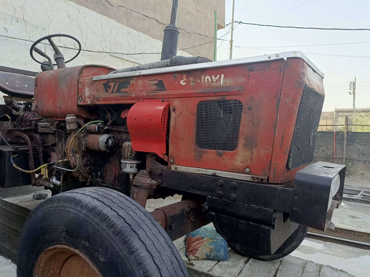 مكينه عنتر للبيع موديل ٨٥ بدون رقم مكينه جاهزه وضع شركه مكينه جاهزه السعر ٤وربع وبيها مجال بس المكينه لحالها ***********...***********
