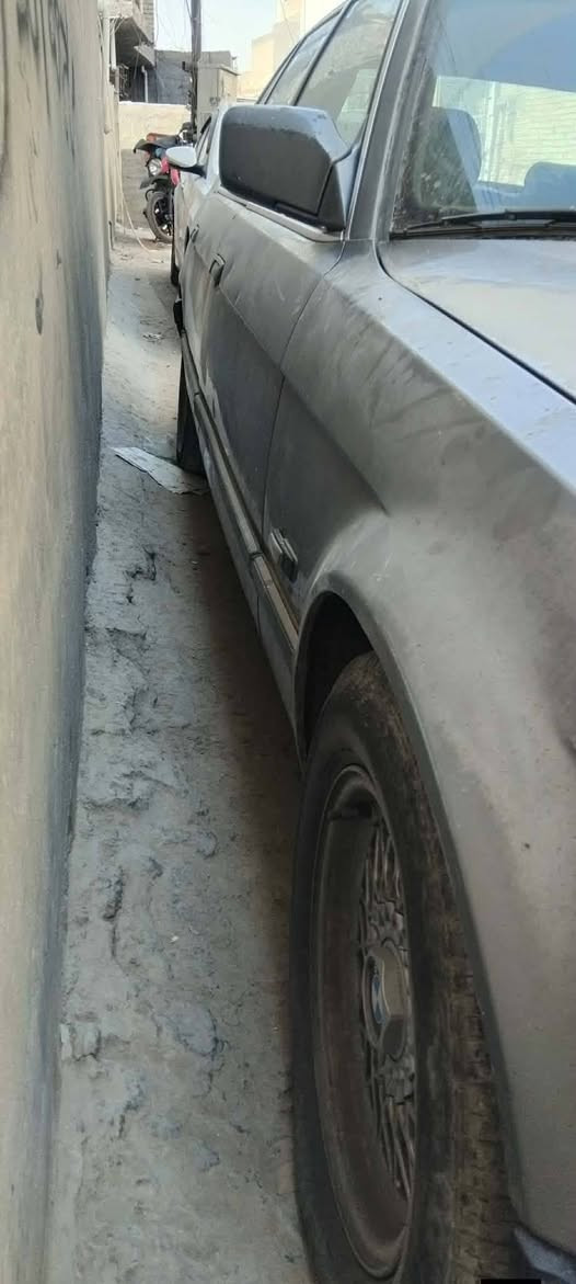 بي ام دبليو موديل 92 محرك 3.5 مفتوح كير مكينه مكفولات تبريد شغال تخم تاير صدر امامي خلفي كامل مابيه نقص كشتات جلد انظاف بس كشن السايق يرادله دوشمه الكشر نظيف يراده بس صبغ رقمها سليمانيه عندي وكاله و تحويل بيها السعر 35 وبيها مجال حك الجيه بغداد الدوره ***********
