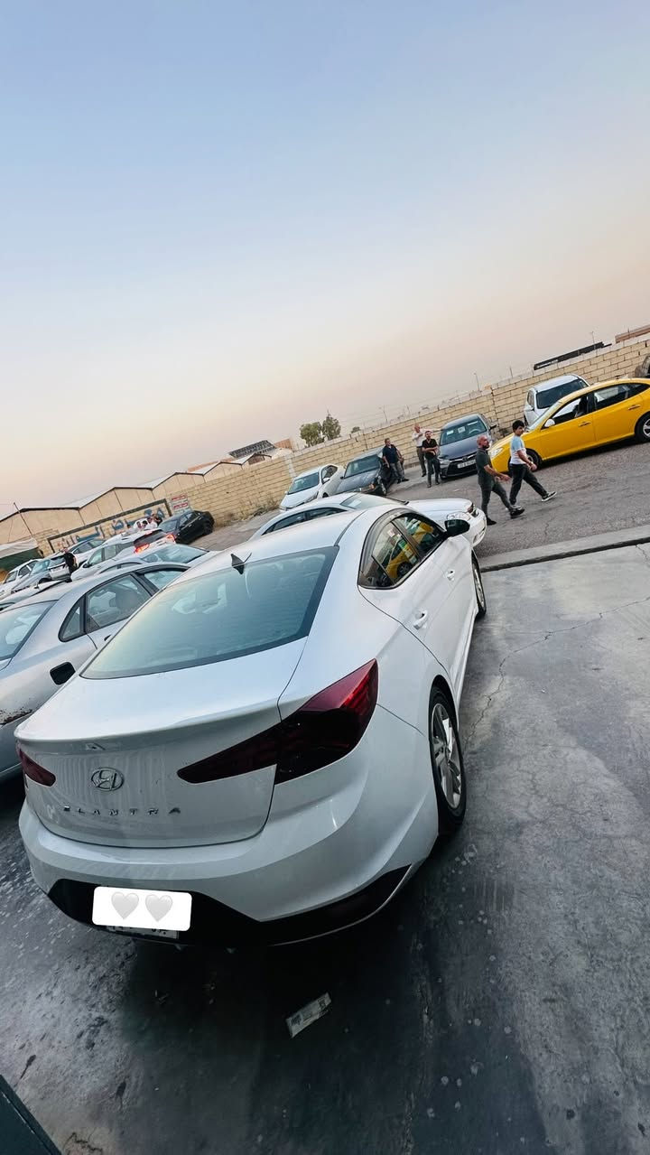 السلام عليكم النترا 2019
قطعتين صبغ جاملغ وبنيد داخل شي بسيط بلغد
بدون شاصي وبيها ملاحظه بدايت السقف 
رقم نينوى 
ماشيه 104
السعر 112وبيها مجال 
سياره جاهز 
للاستفسار *********** مكاني الموصل

