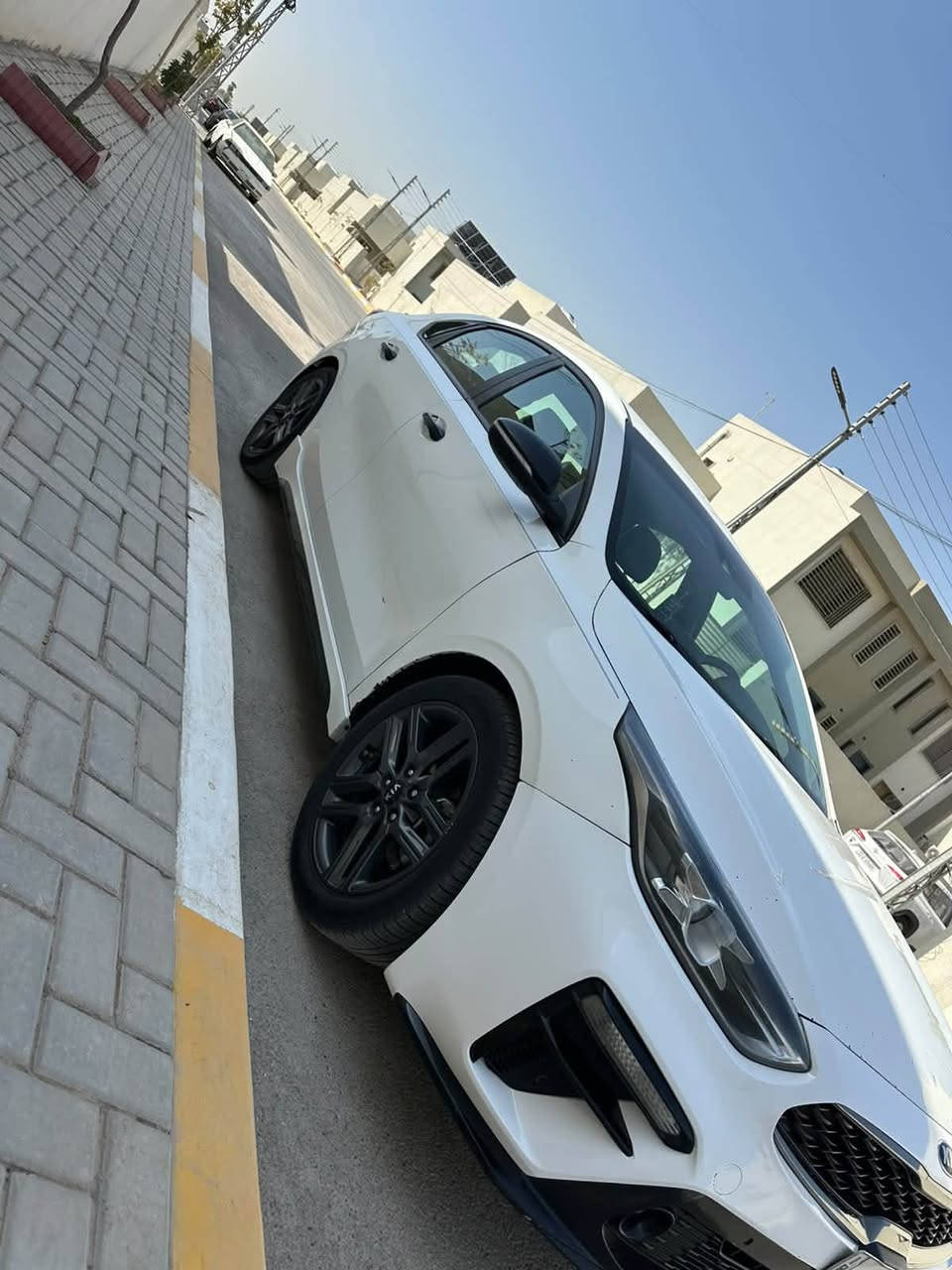 كيا فورتي 2020 امريكي GT
فول مواصفات واحد على واحد 
2000 دوش كير AT المرغوب 
حادثها موضح بالصور جاملغ وبنيد 
بدون شاصي بدون دواخل بدون لغد فقط ايرباك ستيرن 
سنويه تحويل مباشر 
اتصل على الرقم واتس متوفر +964 784 357 8784
مكان السياره بغداد
