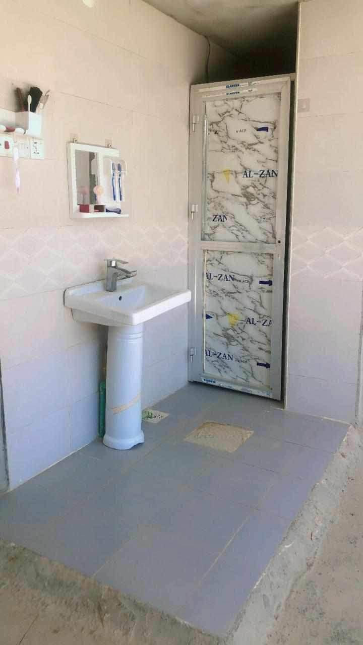 اعلان دار 🏠 سكن للبيع 
طابو زراعي سند ٢٥ مشمول بالتطويب معاملة كامله 
✏️ مساحة ٢٣٠ واجهيه ١١،٥ ونزال ٢٠
يتكون من غرفتين نوم 😴 وصاله واستقبال وصحيات داخلية وخارجية وحديقة وطارمة 
السقف ساندويچ الارضية بورسلين 
الموقع واسط قضاء الصويرة زراعي العسكري الخمسة دونم شارع ١١ قرب الطابو مال الحي العسكري 
للاستفسار يرجى التواصل على الرقم 
***********
