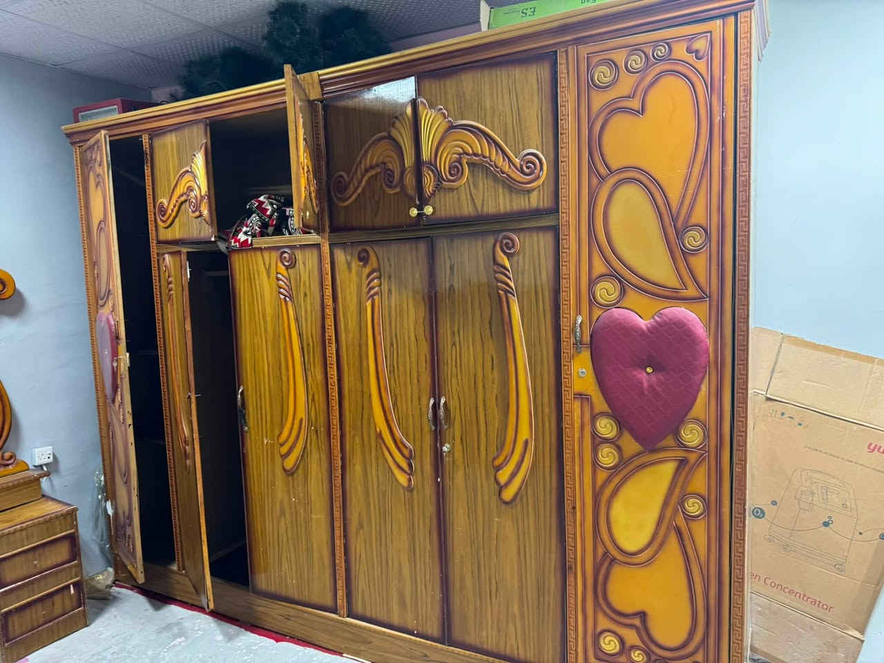سلام عليكم هاي الغرفه رايده ٤٥٠وبيه مجال لطيبين هذا رقم واتساب***********
