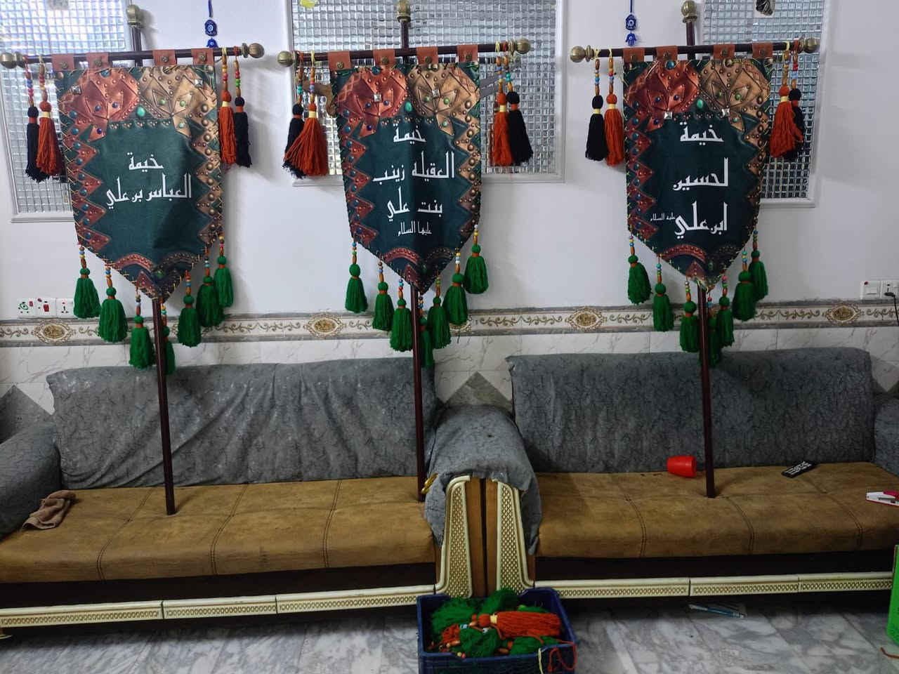 سلام عليكم 
السعر والتواصل على واتساب وهاتف ***********
بغداد البلديات 
دالات تشابيه ايجابي وسلبي مع الكركوشه والقاعده ديكور كامله الداله طلاعه اصليه وقماش مخمل ثقيل مع بطانه من الخلف عدد
معسكر الامام الحسين ع 
1 لا إله إلا الله محمد رسول الله 
2 يا منصور أمت 
3  كتيبة علي الأكبر 
4  قائد الميمنة زهير ابن القين 
5 قائد الميسره حبيب ابن مظاهر 
6 خيمة العباس ابن علي ع
7 خيمة العقيله زينب بنت علي ع
جيش عمر ابن سعد لعنه الله 
  1عمر ابن سعد قائد جيش الكوفه 
2 شمر بن ذي الجوشن: قائد المشاة.
3 حصين بن نمير: قائد الخيالة.
4 عمرو بن الحجاج الزبيدي: قائد ميمنة الجيش.
5 شبث بن ربعي الرياحي: قائد الرجالة.

