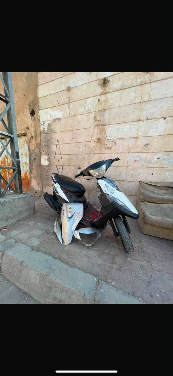 سلام عليكم ماكس عدله للبيع ما مفتوحه ما مفتوحه دراجه حلوه ونضيفه الكهربائيات كله شغله بس العينه طافيه ويل كب نجمه وكفراته الاصليه موجوده العنوان البصره الحيانيه رقم الهاتف ***********
