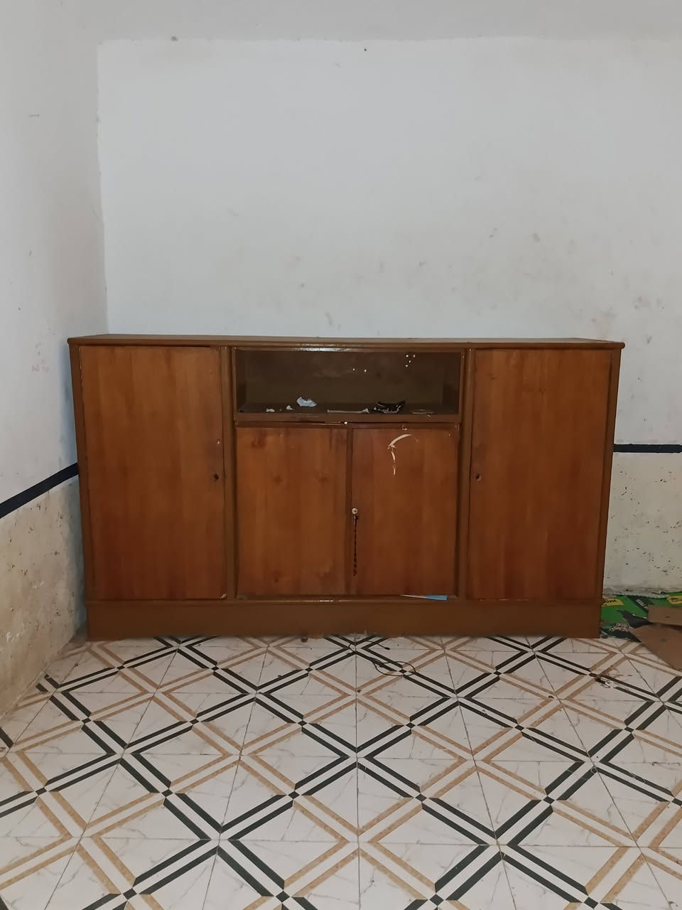 بوفيه • مكسور • نجف حريه