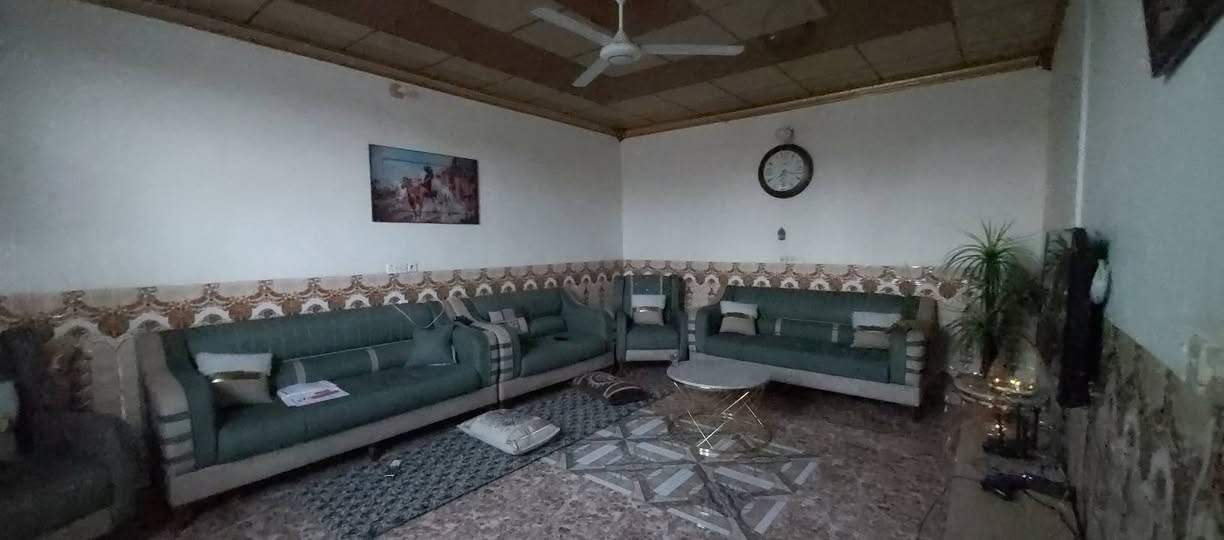 دار للبيع صلاح الدين قضاء العلم تل السوق العليا يتكون من ثلاث غرف نوم واستقبال وموزع ومطبخ وحمامات داخليه وخارجية مساحة الأرض ٣٦٠م تتوفر جميع الخدمات في المنطقه من ماء وكهرباء وخطوط مولد السعر ٣٣ مليون وبي مجال الاتصال على الرقم ***********
