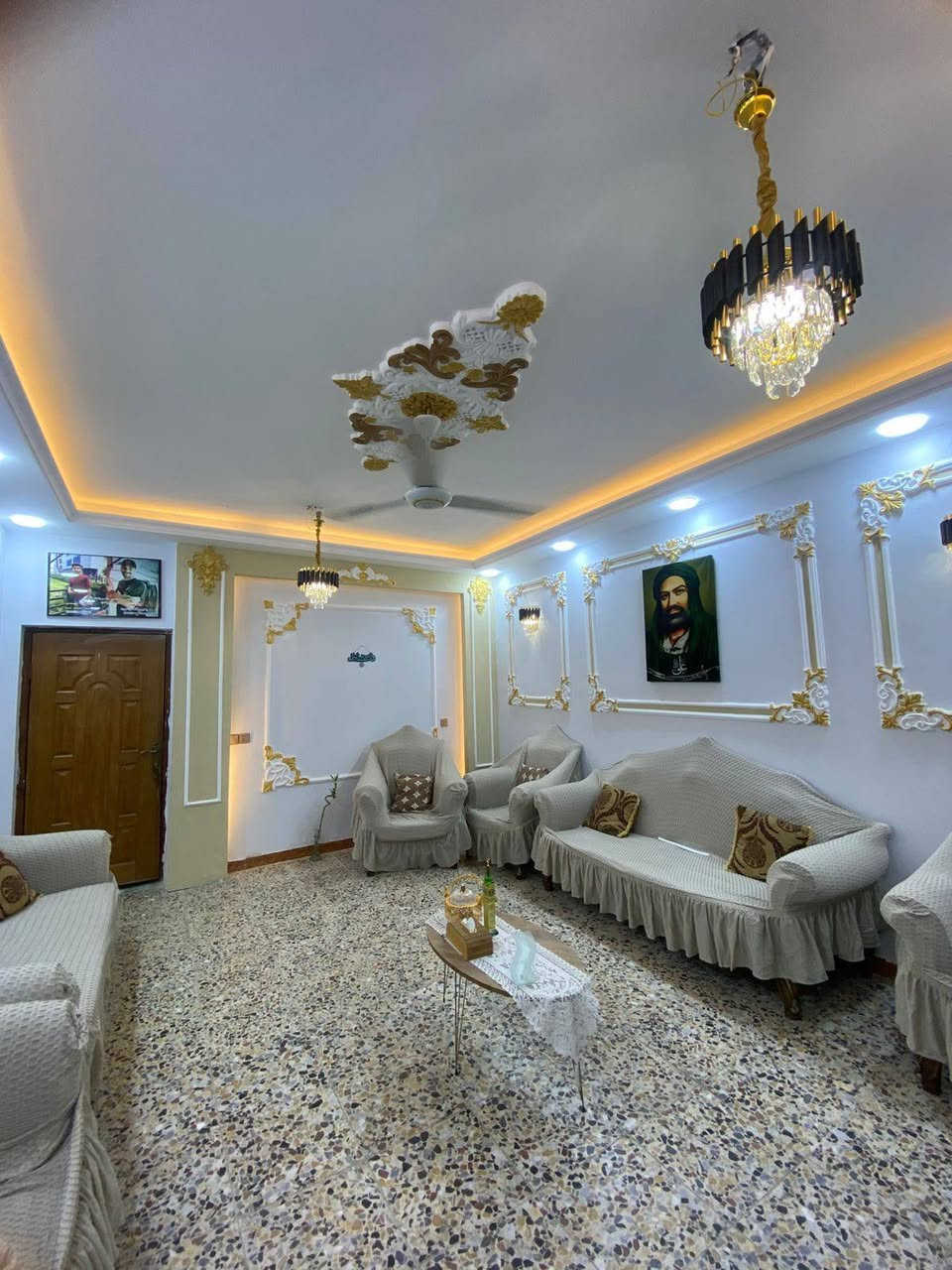 ***********
السلام عليكم بيت 190متر🏠
 سند 25 قرب ابو عمار العزاوي 
استقبال ديكور حديث 🔥
البيت بي 4غرف نوم🛏️
3 حمامات 🚾
منوار +ترك 
السطح الاول والثاني شتايكر 
كهرباء +سحب +ماء ✅
قرب سده جبور  
السعر 100 وبي مجال💥💥💲
للستفسار اكثر للتصال على الرقم
