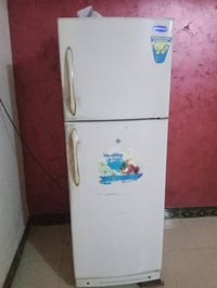 ثلاجه • للبيع • بيها مجال