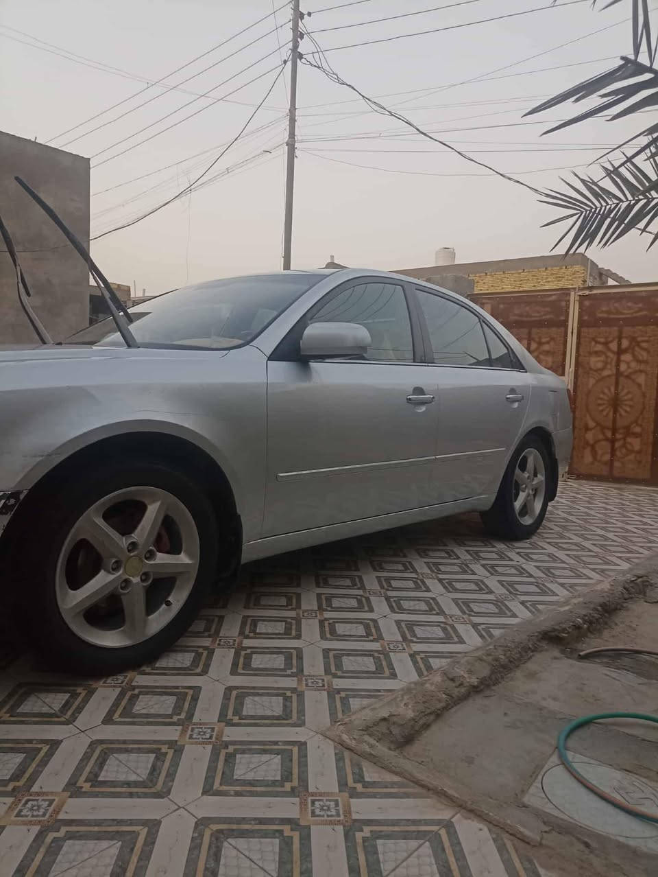 السلام عليكم  اللبيع سوناته 2007
مكفوله كير ومحرك حداديه قبل شهر مسويها
بيها صبق قليل بل جاملق الورا يم قبق البانزين 
خليجيه 2400
***********
