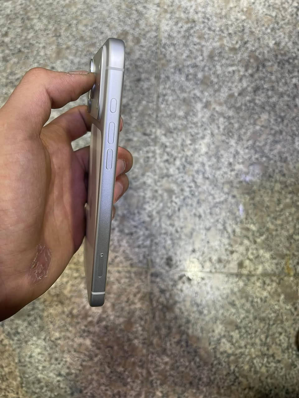سلام عليكم للبيع ١٧ برو ماكس ابيض ذاكره ٥١٢ 
بطاريه ١٠٠ عدد الدورات  ٦٩ 
الجهاز نضيف كلش 
السعر مليون و٨٥٠ الف وبي مجال 
مكاني بغداد الامين 
للاستفسار لاتصال ***********
