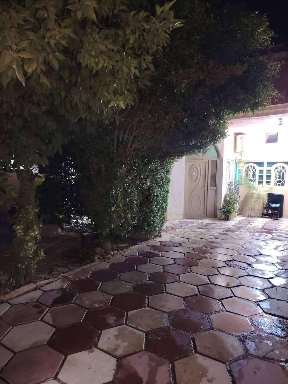 💒 بيت طابقين للبيع طابو صرف في خانقين حي دولار على الشارع الرئيسي 🏠 المساحه 189 متر 9*21 🏘️ يحتوي الطابق الاول على
🟨 1 غرفة نوم واستقبال وصاله ومطبخ ومجمع صحيات وكراج سياره وحديقة 
🟨والطابق الثاني 2 غرفة نوم ومجمع صحيات وبيتونه 
💥علما فول سيراميك وسقوف ثانوي البيت موقع مميز وراقي على الشارع العام 
🟨 السعر 100 مليون وبي مجال 
🟨 للمراجعة مكتب سمير للعقار توله فروش للأستفسار عل الخاص/***********
💒 بيت طابقين للبيع طابو صرف في خانقين حي دولار على الشارع الرئيسي 🏠 المساحه 189 متر 9*21 🏘️ يحتوي الطابق الاول على
