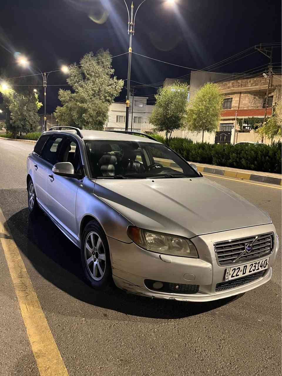 السلام عليكم 
فالفو  للبيع V70 (2011 ) محركها الاصلي خمسة بستم  توربو  محرك وكير شرط  ماشية 225كيلو متر ، بيها قطعتين تعديل على البارد ، مواصفاتها  تحكمات ستيرن وتحكمات بالمري  تبريد شغال منظومه بالكامل جديدة بس الڤان ضعيف  صدر  جديد رقم اربيل هزة ساقطة تحويل شرط مباشر كوبون موجود ينرادله تحديث   المكان بالموصل  السعر 73  ورقة   للتواصل *********** موصل, نينوى

نص مكتوب في الصور:
- 9 من 6
- 5 من 9
- 9 من 9