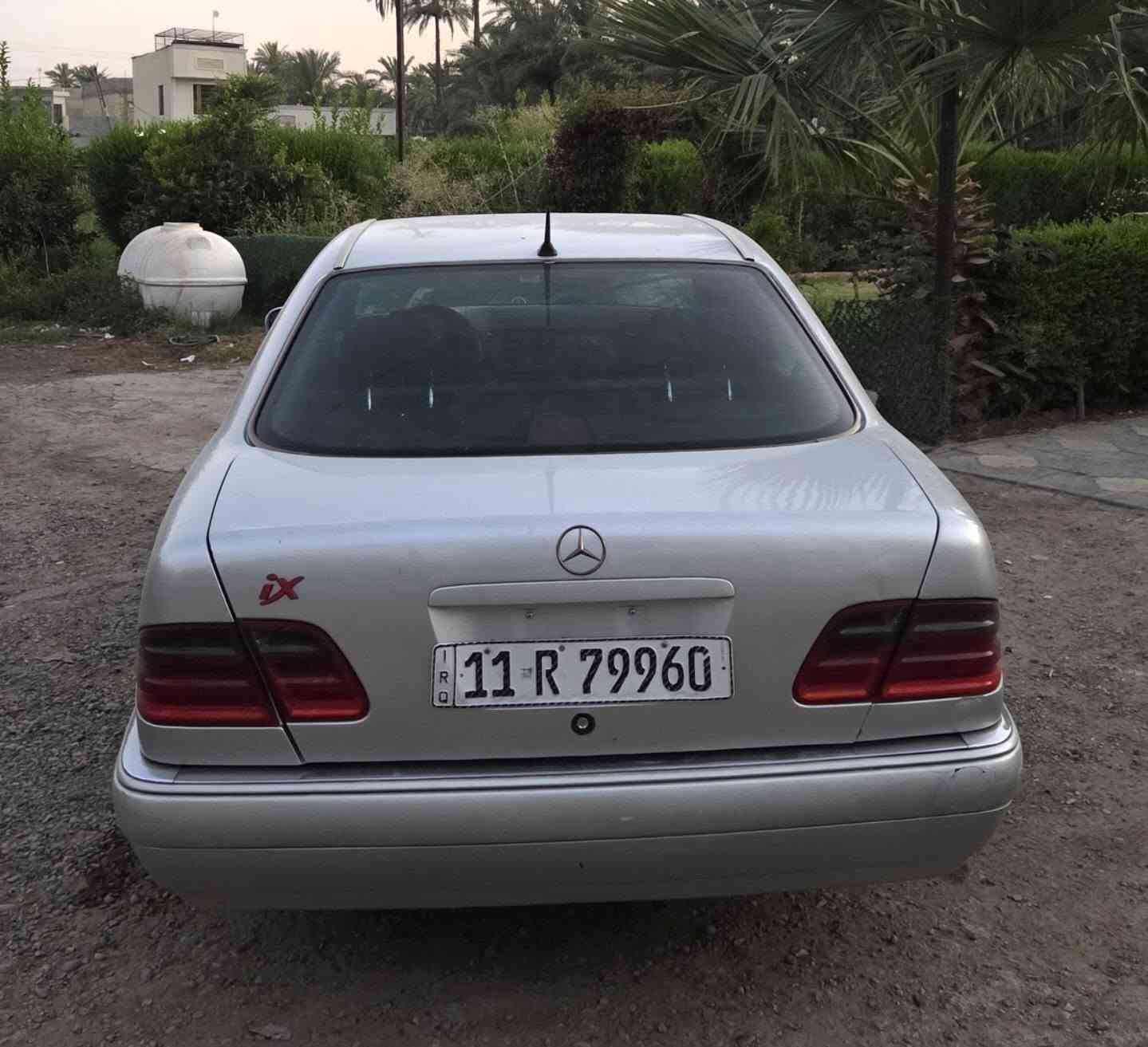 ❗️ للبيع ❗️ 

W210 E320
محرك خراطيم  
موديل : 1996
وارد يابان 

قطعتين تبريد + ثلاجة 

مسويلها أدامة كاملة 

🔸️ كمبريسير جديد + راديتر تبريد
🔸️ مروحة كهربائية برشلس تصاعدية 600 واط
يعني حماوة متعبر ال90 بعز الازدحام وبالصيف
🔸️ داينمو جديد 150A
🔸️صدر كامل جديد + كاردن جديد
🔸️عدسات أنارة اصليات سعرهن 200 الف
🔸️ تخم تايرات جديد
🔸️عازل حراري طبقتين المنيوم + صوتي لكامل الغرفة 
سعره 500$ ضد الحريق 🔥
🔸️عازل زجاج حراري اصلي  من شركة M3 سعره 200$
🔸️ادامة كاملة (بلكات + نوزلات + مجاول + چويتر + ايرفلوا)
كلهن جدد واصليات
🔸️تانكي بانزين جديد + فيتبم + فلتر

بيها بعض الملاحظات بالگشر
+ سلولي يخربط 

ماشية 239 الف كيلو متر 

السعر = 90 ورقة وبيها مجال للشرايي

للتواصل ⬇️ 
عنواني = بغداد

***********

نص مكتوب في الصور:
- مركز العراق باور للعوازل
- *********** &
- ***********