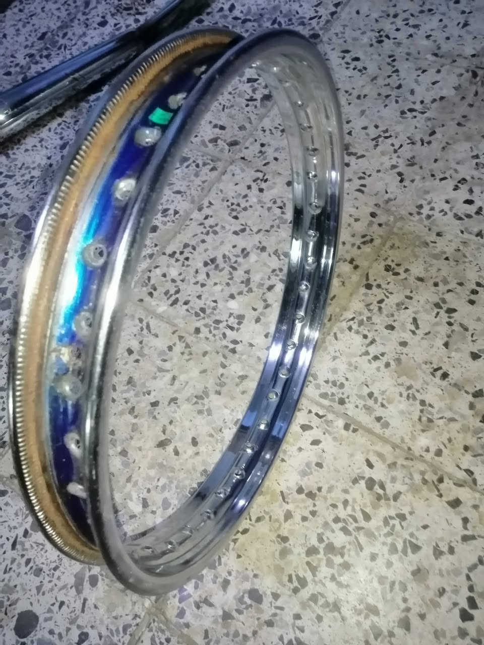 سلام عليكم غراض نامه  تفصيخ كلهن جدد للبيع
تانكي أسود كاير مكفول  بعده بجيس مستخدم قليل  ب 15  
 صالنصه كاير صوته يخبل  ب10
طوك ويل مال نامه شلامجه البلاد مكفول من كلشي  رايده ب15قفل  وبطيخه مال ويل ب5 لوحده
بكره وزنجيل رايدهن ب5
ماشه مال نامه البلاد ب5 
جاملغ نص رياظي ب5
هذني اسعار قفل وغراض كلهن جدد
مكاني السماوه 
*********** بي وتساب

