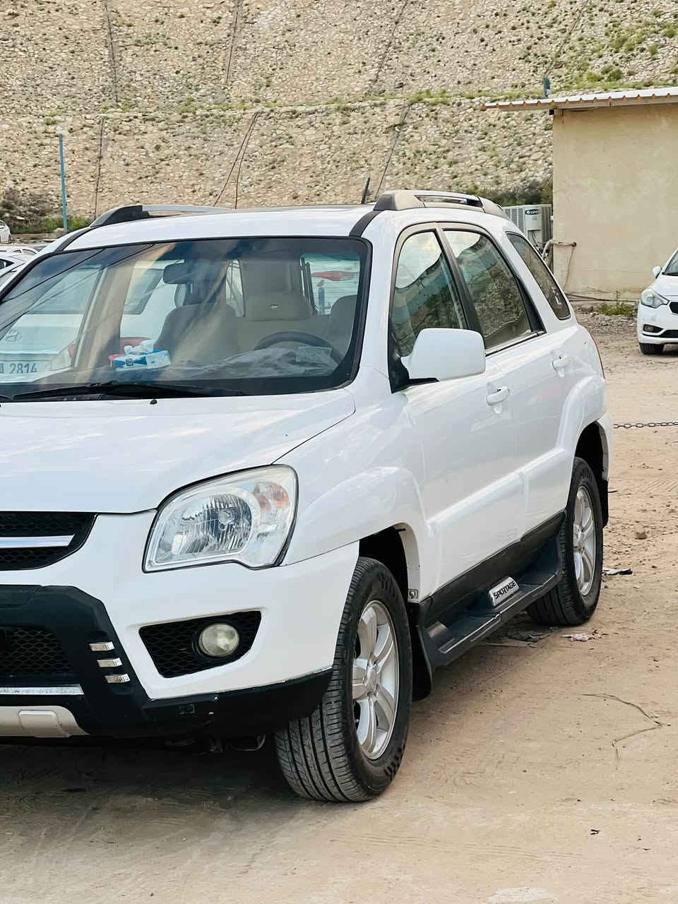 سبورتج 2010 خليجي
محرك 2000 تو ويل
السعر ١١٧ وبيها مجال،  مكان السيارة النجف 
للاستفسار ***********
