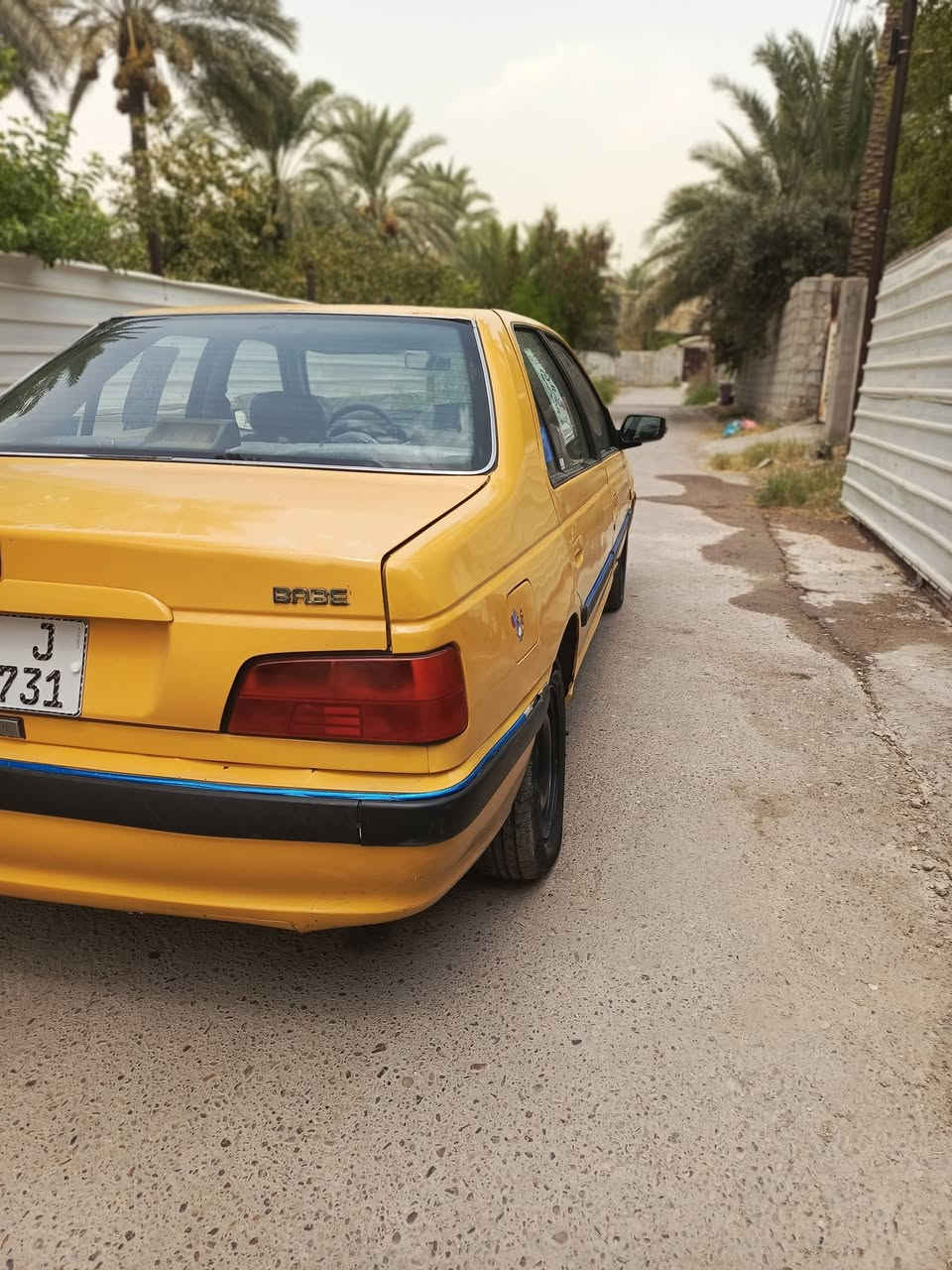 السلام عليكم 
بيجو 2015 رقم بغداد انكليزي باسمي تحويل مباشر هيئة وغرامات مصفرة سنوية لل2032 وهزة جديدة 
محرك مكفول لاتنقيص ولاتبخير 
كير وكلج جديد 
تبريد منضومة جديدة وي السويج ثلج 
كهربائيات كله شغالة منضومة زنون عالي ناصي
 ارضية مدوشمة جلد سعره 40 بيه مجال 
 بغداد التاجي ***********
