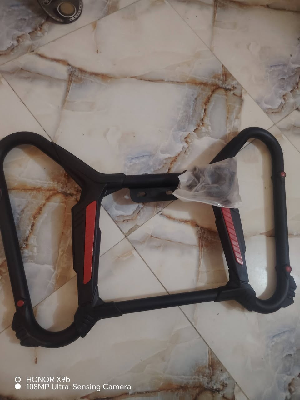 سلام عليكم عندي غراظ دراجة سونك ودرع جوكر جديد ممشدود ودبلات أصلية بس تعديل يرادلهن ومازدة شكالة عالي ناصي  وفج الصلي شغال***********

نص مكتوب في الصور:
- HONOR X9b
- 108MP Ultra-Sensing Camera