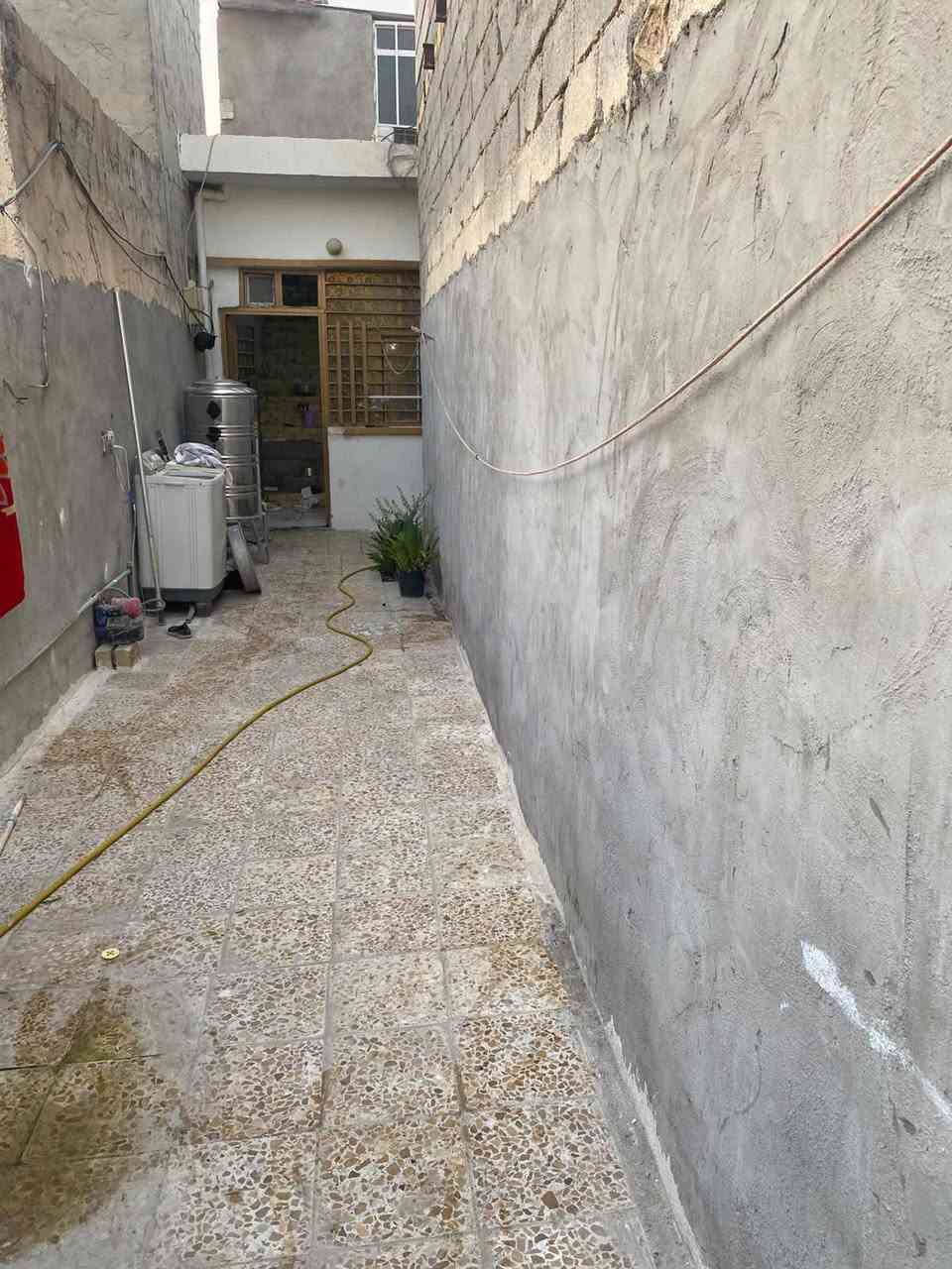 سلام عليكم بيت زراعي مقابيل العسكري شارع مول المزرعه البيت مساحه 90متر البيت بناء جديد اساس صب طابوق جمهوري ارضيه سيراميك البيت عوزه بس سقوف ودرج مامسرمك ترده كامل اتريد هيج البيت مدخل ممرمترين كدامك بل صوره 
السعر 23وقابل التفاوض لتصال ***********او***********
