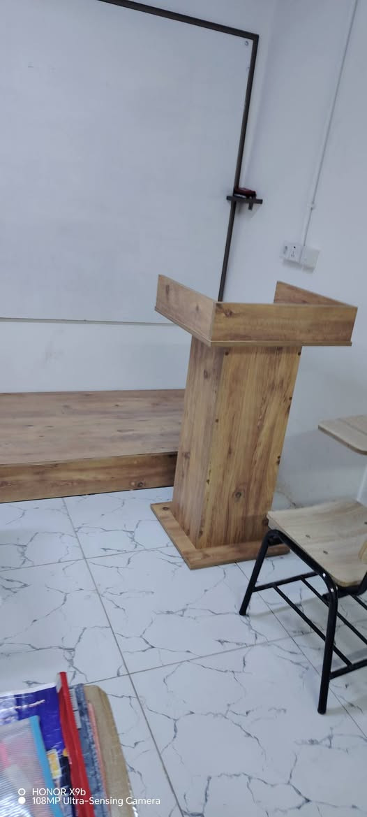 سنان نجار لفتح وشد وتصليح غرف نوم التركيه والصبغ غرف نوم الصاج ودشمه قنفات ودشمه كراسي الطعام وعمل ابواب الصاج وعمل منصات خشب موقع محل حي البعث امام مدرسة الطبري رقم موبايل ***********
