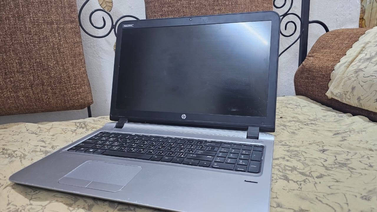 💻🔥 للبيع HP ProBook 450 G3 — عملي وسريع وجاهز للاستخدام 🔥
إذا تبحث عن لابتوب مرتب، عملي وسريع للدراسة والعمل والاستخدام اليومي بسعر مناسب، فهذا الجهاز خيار ممتاز 👌
⚙️ المواصفات:
🔹 الموديل: HP ProBook 450 G3
🔹 المعالج: Intel Core i7-6500U
⚡ سرعة تصل إلى 3.1GHz Turbo
🔹 الرام: 8GB DDR3
🔹 التخزين: 256GB SSD 🚀
🔹 كرت الشاشة: Intel HD Graphics 520
🔹 الشاشة: 15.6 إنش
🔹 النظام: Windows 10/حسب الموجود بالجهاز
🔹 لوحة مفاتيح عربية/إنكليزية
🔹 تصميم عملي ومتين من سلسلة ProBook
🔹 مناسب للأعمال المكتبية، الدراسة، الإنترنت، Office، مشاهدة الأفلام والبرامج الهندسية الخفيفة.
⭐ ليش هذا الجهاز مناسب ؟
الـ SSD يعطيه فرقاً كبيراً بالسرعة مقارنة بالأجهزة القديمة التي تعمل على HDD، وذاكرة 8GB مناسبة جداً للاستخدام اليومي وتعدد المهام.
📚 ممتاز للطلاب والجامعة
💼 مناسب للعمل والمكاتب
🌐 سريع للتصفح والبرامج المكتبية
🎬 مناسب للمشاهدة والاستخدام اليومي
🔧 قابل للترقية مستقبلاً حسب القطع المتوفرة.

للاستفسار :  ***********

نص مكتوب في الصور:
- About Your PC is monitored and protected. See details in Windows Security Installed RAM 8.00 GB DDR3 Processor Intel(R) Core(TM) i7-6500U CPU @ 2.50GHz 2.59 GHz Graphics Card 128 MB Intel(R) HD Graphics 520 Storage 238 GB 34 GB of 238 GB used DESKTOP-T3C2A3M HP ProBook 450 G3 Rename this PC Device Specifications Copy Device Name DESKTOP-T3C2A3M Processor Intel(R) Core(TM) i7-6500U CPU @ 2.50GHz 2.59 GHz Installed RAM 8.00 GB (7.90 GB usable) Graphics Card Intel(R) HD Graphics 520 (128 MB) Storage 238 GB SSD SSD256GB Device ID 5F399465-5F7B-4DBD-8A5A-708D7CE7BODD Product ID 00330-50351-88288-AAOEM System Type 64-bit operating system, x64-based processor Pen and touch No pen or touch input is available for this display