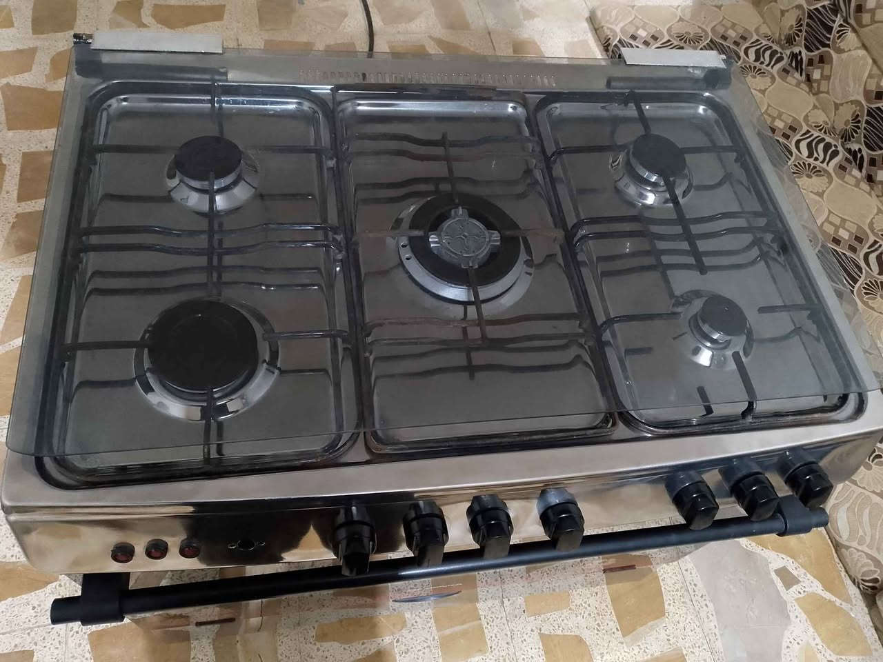 طباخ دنكا ستيل خمس عيون وفرن نار زركه . كربلاء حي النضال.سعر 170.📞*********** كربلاء, العراق
