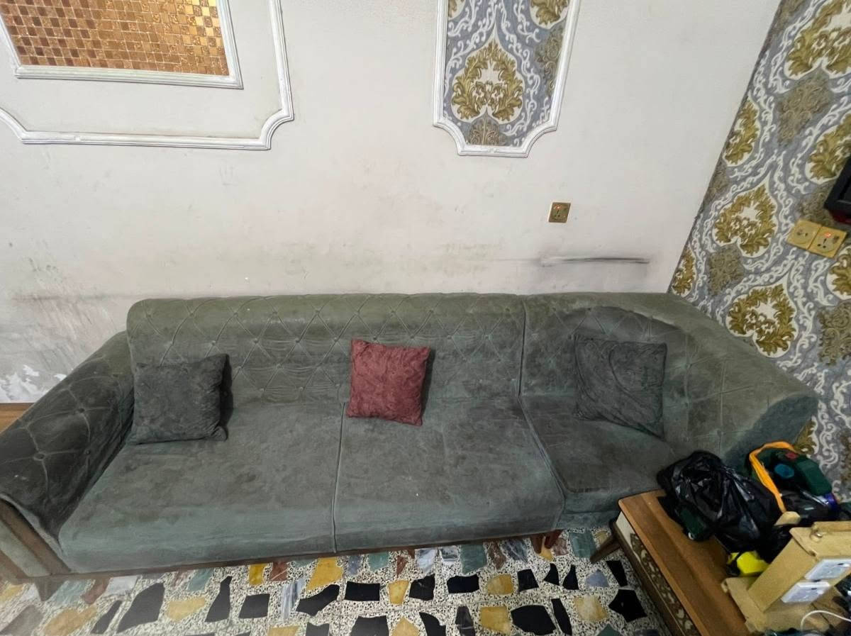 السلام عليكم ورحمة الله وبركاته تخم ديوان 5قطع طول 6 أمتار السعر 300 مكان بغداد ام الكبر الغزلان ***********
