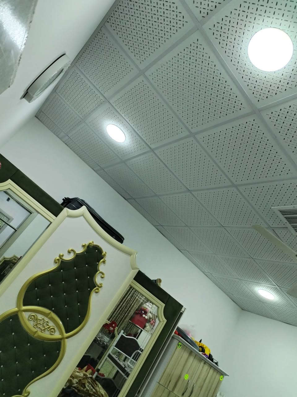 للبيع بيت ١٠٠ متر.
بيت ١٠٠ متر رقم فول و بناء حديث
عنوان كركوك قرب محطة طاهر
السعر ٣٢ مليون وبي مجال
للمزيد اتصل بالرقم
***********

