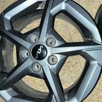 ويل k4 حجم 16 نضيفات بس واحد بيهم شويه بيه شخوط سعر 300 رقم 0771085775...