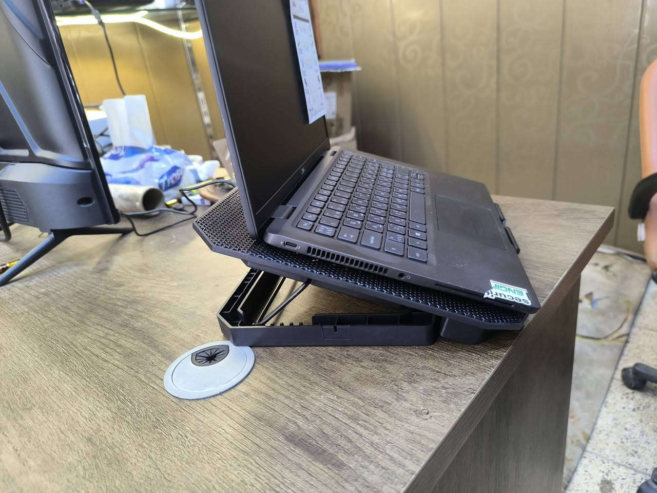 لابتوب خفيفة الوزن  بجيل 11 ورام 16
    DELL LATITUDE 7300
بمواصفات مناسبه للبرامج  المكتبية  والحسابية والتصفح والأمن السيبراني  .
بسعر 320 الف دينار عراقي 
#ويشمل السعر حقيبة وماوس والتوصيل مجانا لكافة محافظات العراق 
Cpu Ci5-11   جيل الحادي عشر  
Hard 256GB nvme قابل للتطوير 
Ram 16 gb ddr4         قابل للتطوير 
13.1 screen 
Back-light Ar-En ضوئي 
Charger dell  شاحن اصلي نوع تايب سي  
يمكن للزبون فحص اللابتوب وتشغيله والتأكد من المواصفات قبل الاستلام  اللابتوب.
#نسبة النظافة مائة بالمائة 
#بطارية ممتازة 
ضمان لمدة عشرة  أيام للفحص في حالة وجود خلل مصنعي
#مكتب الابداع الهندسي 
موصل /موصل الجديدة بين مجسر الجديدة ودورة عبواليسي بمحلات الكنيسة 
/مكتب الابداع الهندسي/للتواصل والحجز 
*********** واتس.
