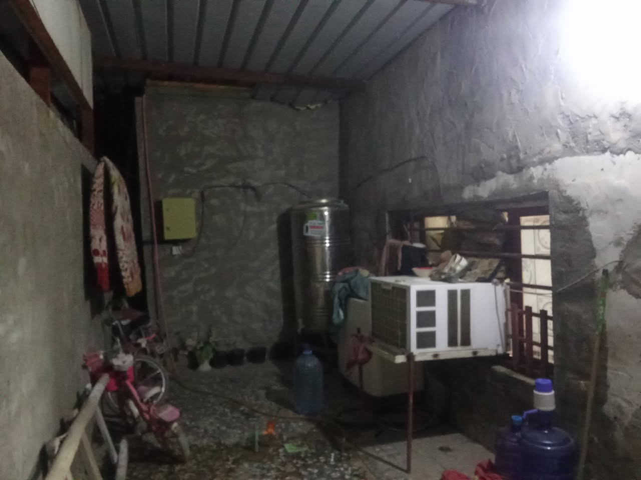 اللهم صلي على محمد وال محمد بيت للبيع زراعي وبسعر مناسب المساحه 90م السقف سندويج المكان بغداد منطقه الاصلاح شارع الجزيره للستفسار الاتصال على الرقم ***********
