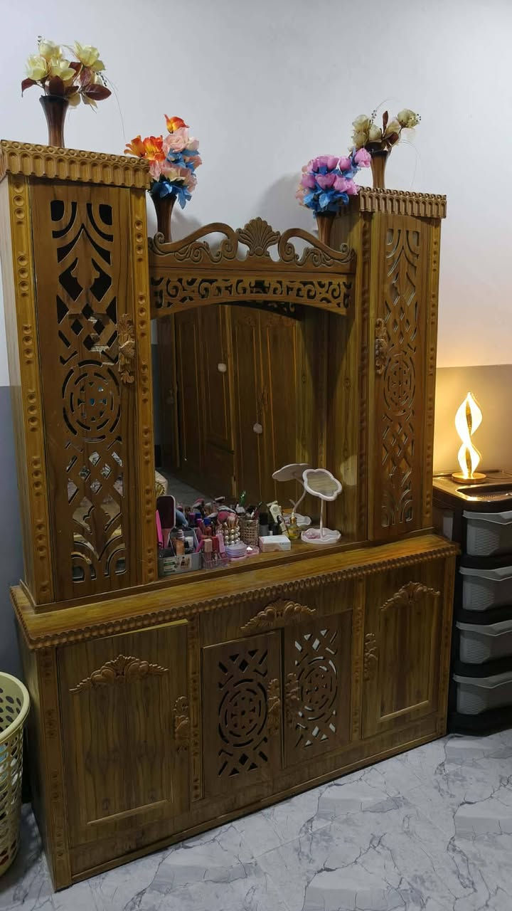 السلام عليكم غرفه للبيع نضيفه المكان موصل حي السماح الثانيه السعر 500وبيها مجال اتصل عالرقم وادلل؟؟ ***********‬‏
