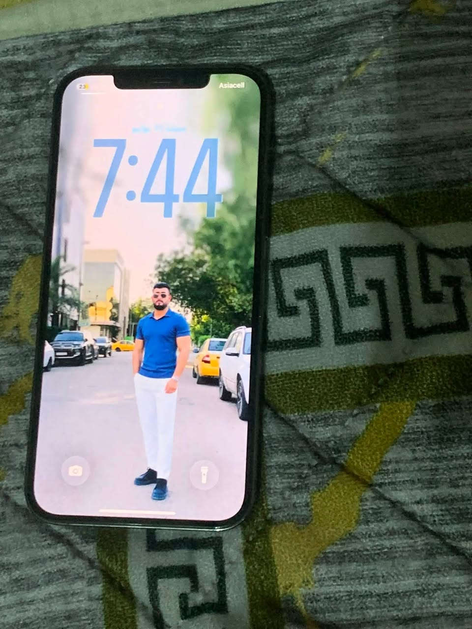 السلام عليكم  ايفون 12 برو ماكس للبيع نضيف كلشي مابي ما مفتوح ولا بي اي شخط البطاريه 83 بسعر 500 وبي مجال بسيط 
للاستفسار رقم الهاتف ***********
