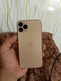 آيفون ١١ برو • ذاكرة ٦٤ • بطارية ١٠٠