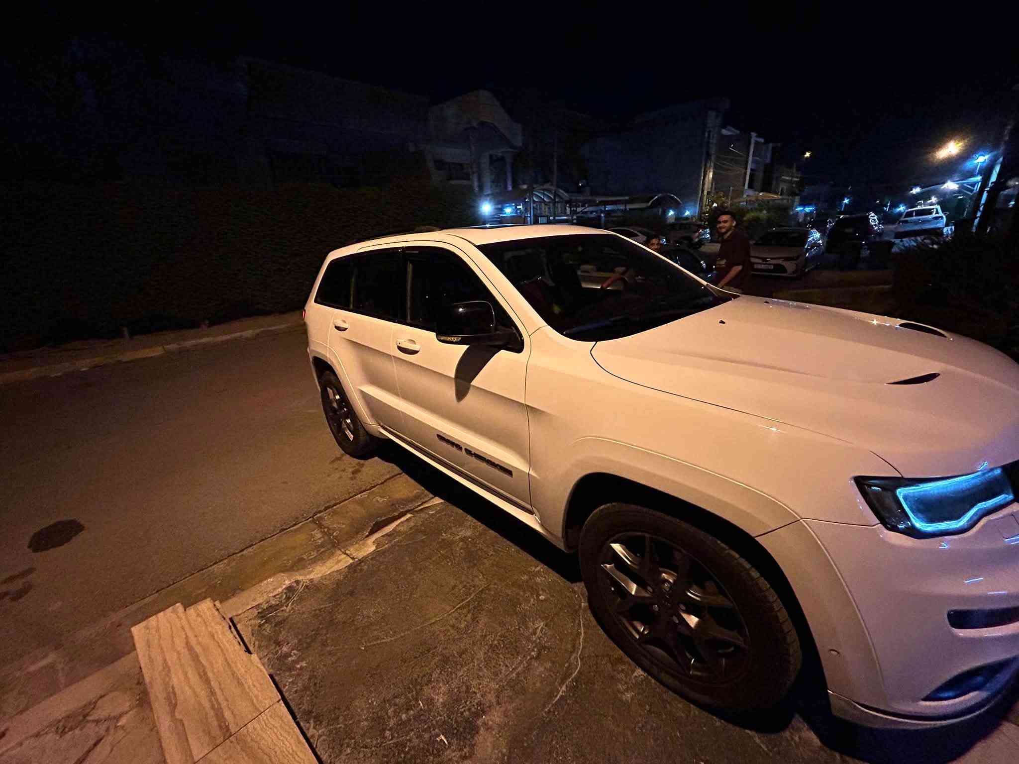 السلام عليكم جيب 2019
مواصفات S
مواصفاته معروفه 
ماشيه42
رقم بعداد بسمي 
سياره بيه Pdrبالجاملغ اليمنه الامامي رصعه ومرجعه ولباقي مكفول كفاله عامه
مكان سياره بغداد العامريه 
رقم***********
