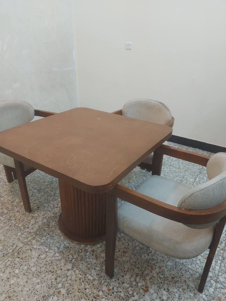ميز طعام صاج و3 كراسي وميزان صاج نأصي [2] 100 الف دينار بغداد الدورة الاتصال على الرقم***********
