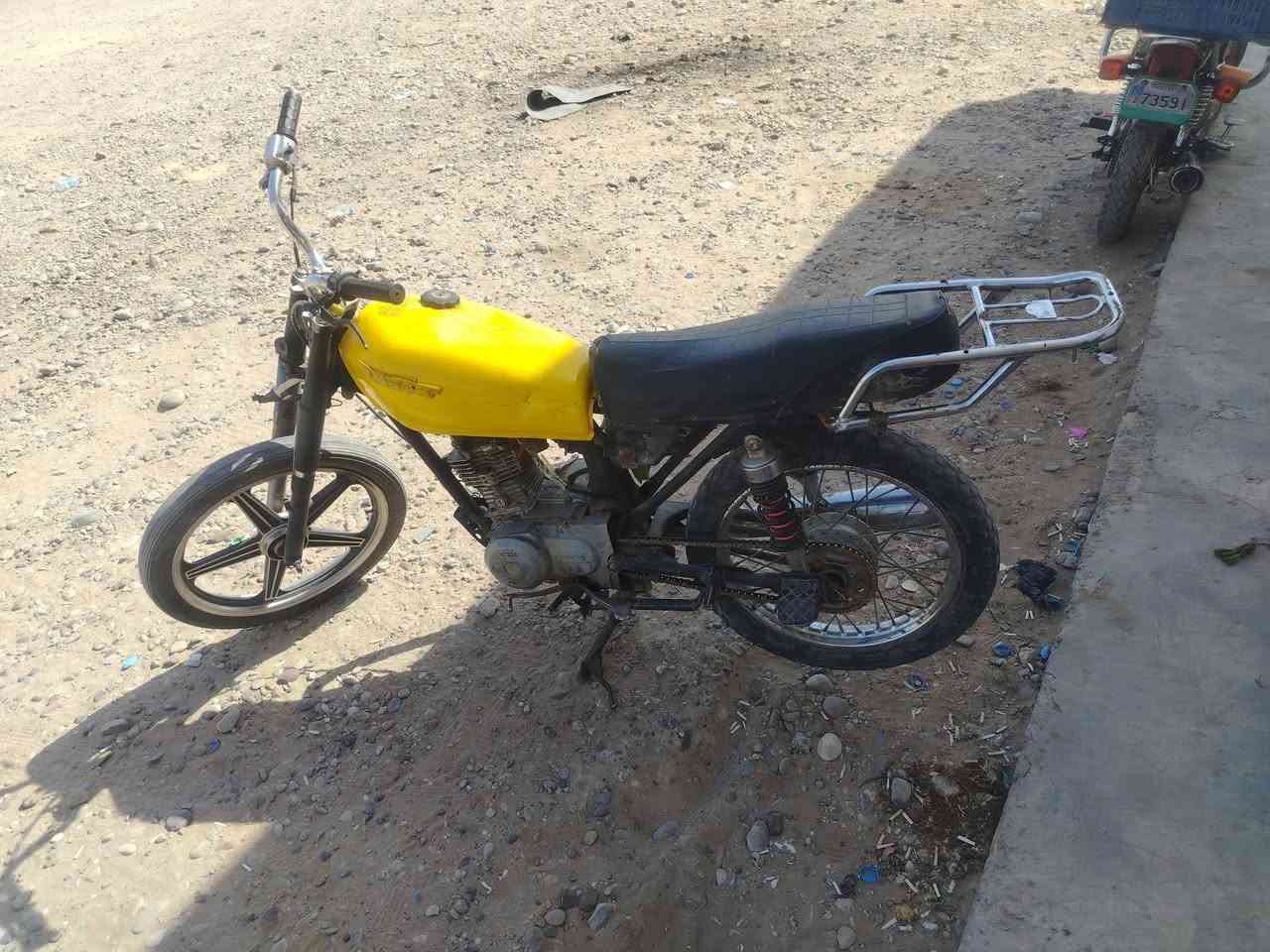 أعاده المنشور بسبب الوعود الكاذبه
مكان الدراجه صلاح الدين بيجي
سلام عليكم دراجه البيع عاطل مايشتغل محرك خمسه كير بدون  سلف ابيع محرك مايشتقل ماعرف شبيه
رقم ***********
 سعر الدراجه 100وبي مجال
