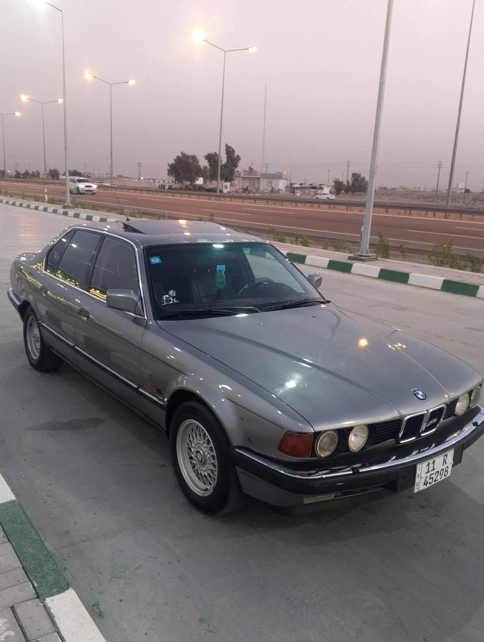 سلام عليكم بيم موديل 1992مكينه 730داخل جلد كشنات كهربا كير مكينه جديد رقم بغداد جديد سعر 55 العنوان لانبار فلوجه ***********
