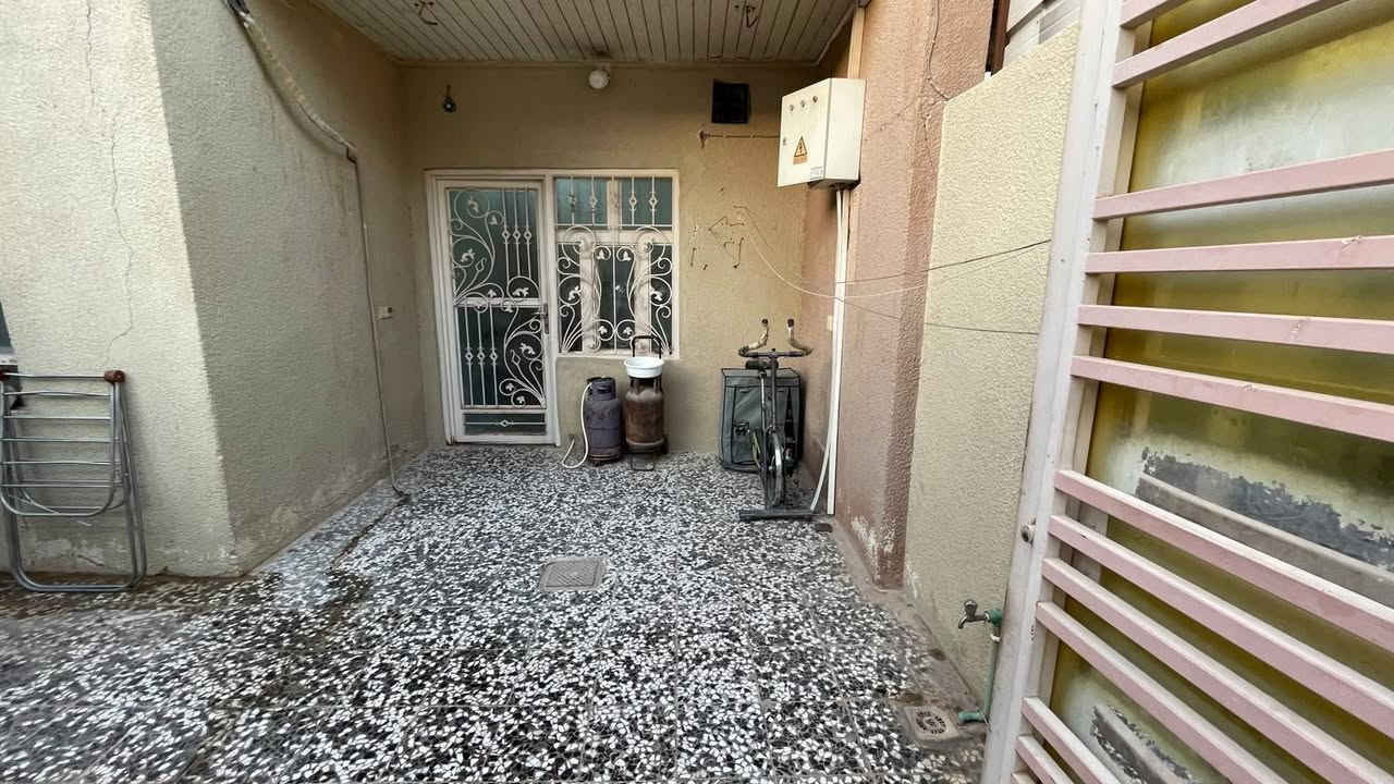 بيت في المكرمه
مساحته 100 مربعة
واجه 10 ونزال 10منطقة ال 13 الذهبيةقريب على شارع كربلاء
تفاصيل الدار
صالة و استقبال و صحيات و غرفتين مطبخ حار و بارد و طارمة كبيرة البناء قديم وليس جديد لاكن جداً نظيف 
السعر مناسب 
للاتصال
0️⃣7️⃣8️⃣3️⃣0️⃣0️⃣1️⃣9️⃣7️⃣5️⃣3️⃣
