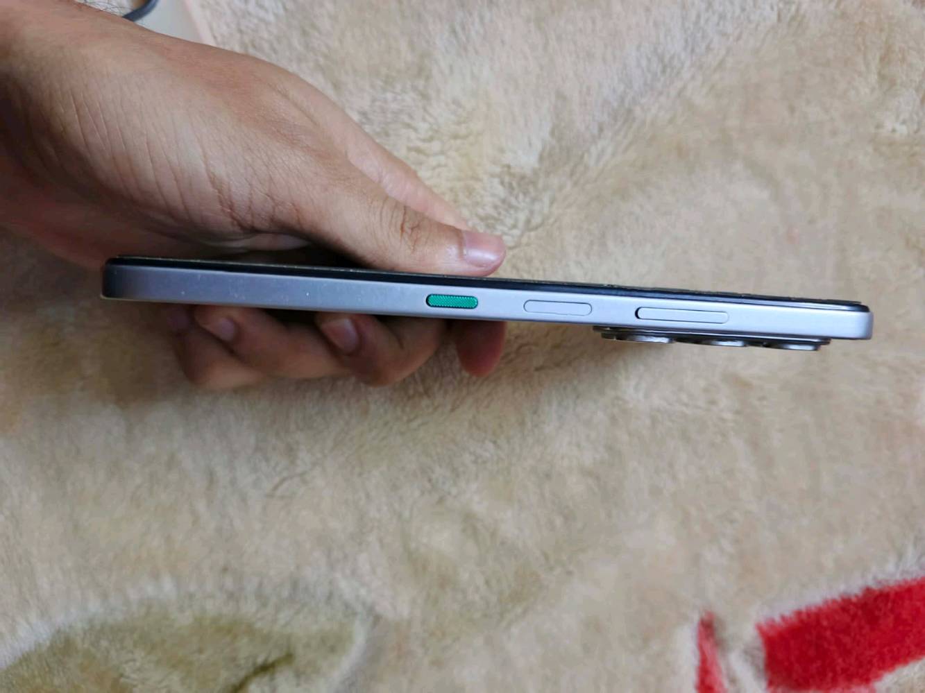 جهاز Infinix HOT 60i للبيع
مواصفات الجهاز 
بشاشة قياس 6.7 بوصة بمعدل تحديث 120 هرتز، وبطارية بسعة 5160 الشاشةالحجم: 6.7 بوصة.النوع: IPS LCD.الدقة: HD+ (720×1600 بكسل).معدل التحديث: 120 هرتز لتجربة سلسة.السطوع: 700 شمعة (تتحمل ضوء الشمس)  والذاكرةالمعالج ثماني النواة.ذاكرة الوصول العشوائي (الرام): من 4 إلى 8 جيجابايت.نظام التشغيل: أندرويد. الكاميراتالكاميرا الخلفية: بدقة 50 ميجابكسل.تصوير الفيديو: يدعم حتى دقة 1440 بكسل البطارية والتصميمسعة البطارية: 5160 مللي أمبير.سُمك الهاتف: نحيف بقيمة 7.7 ملم.الوزن: 188 جراماً.مقاومة الماء والغبار: معيار IP64 (ضد رذاذ الماء). مراجعة الهاتف وأداءه بشكل عملي 
سعر الجهاز 225وبيه مجال للطيبين 
التواصل على هاذا 
الرقم ***********