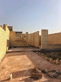 بيت هيكل للبيع مساحه الارض 300 متر  خدمات ماء كهرباء مجاري رصيف مقرنص ...