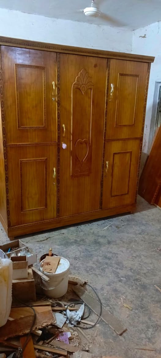 كنتور ٣ أبواب صاج تفصال نظيف مقطع مليان رفوف خمسه ميل خلف ساحة الصلاة قرب مدرسة بور سعيد السعر ٢٢٥

