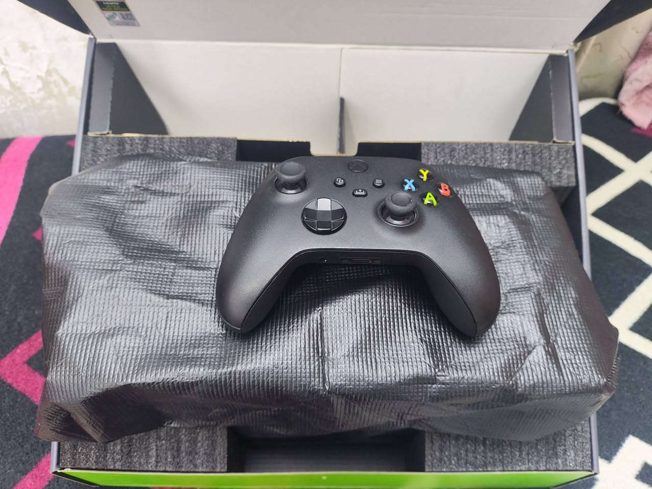 Xbox series x 
اصدار 2025 
الجهاز استخدامه كلش قليل وبعده بكارتونه
ملحقاته الجويستك والكيبلات الاصليات الي جايات وياه 
بالاضافة لحساب گيم باس شهرين التمت
السعر 850

المكان ذي قار ناصرية توصيل ماكو 
رقم التواصل ***********
