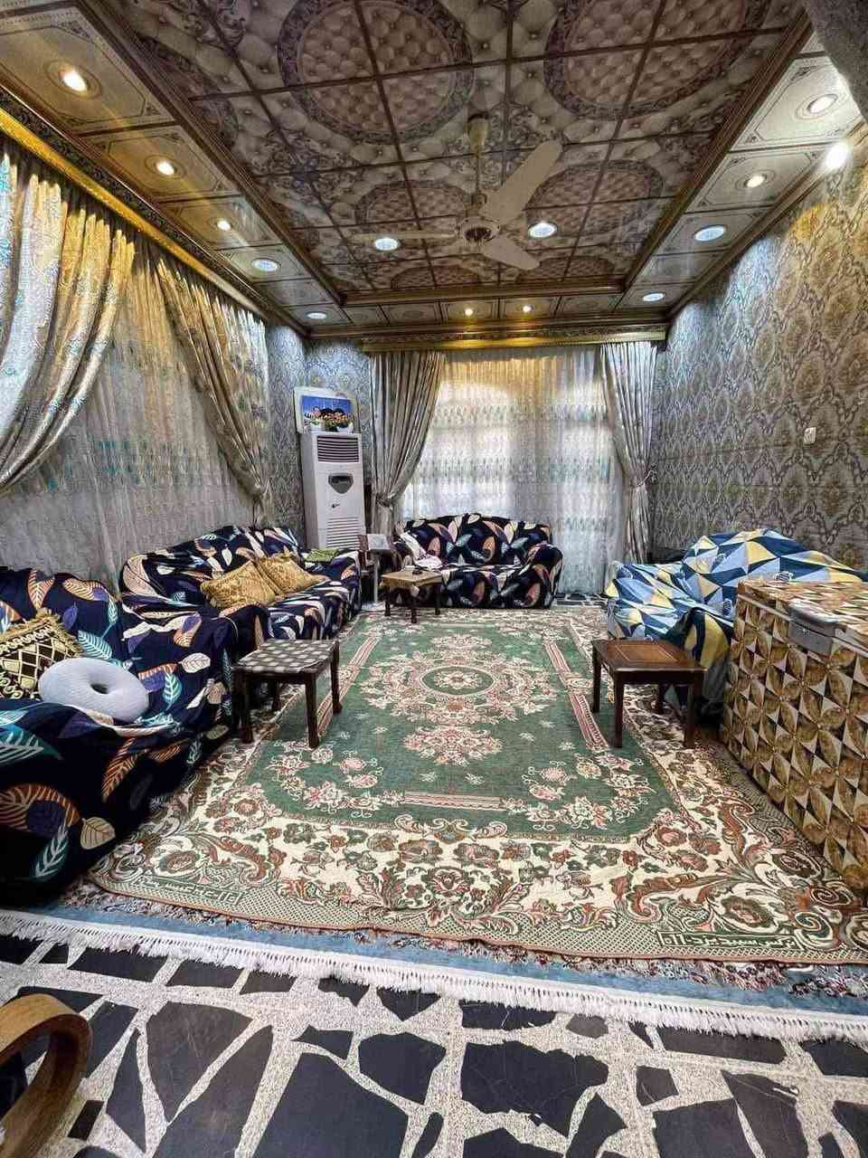 تسلسل 181

⭕️بيت للبيع في بداية حي نزال 
⭕️قرب مرطبات كراميلو 

💢المساحة : 400 م سند (واقع حال 420 م)
💢الواجهة : 17.5 م
💢النزال : 24 م

طابقين 
مكون من ست غرف نوم 
مطبخ حار وبارد 
وصالتين 
استقبال  
وهول 
ثلاث حمامات  
كراج

 ⚠️ الشارع 🚸 : 12 م

🧰⚖️ نوع الملك 🧰⚖️ : طابو صرف سند 

💸💰 سعر 490.  💰💸: مليون وبي مجال

مكــتب الطــيب للــعقار | 🏠
قــرب مجــمع الشفاء | 🏢 📍
و مقابل دائرة الكهرباء | 🏭📍
📱 |***********
