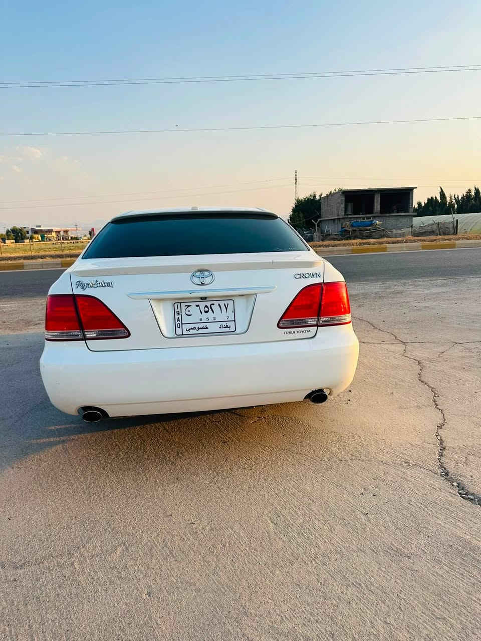 شاهينة 
بؤ فرؤشتن
موس
٢٠٠٥
كئرو مةكينة كةورة
دوو دوكمة 
ناور سةرد
 دوو بارجةى بؤياخة 
بئ دووكةل
كامل مةسروف
بئ تةقةو رةقة 
سةقفى وةك شوشة واية
***********
فايبةر وةتس ئابى لةسةرة 
ئةدمينى بةرئز
